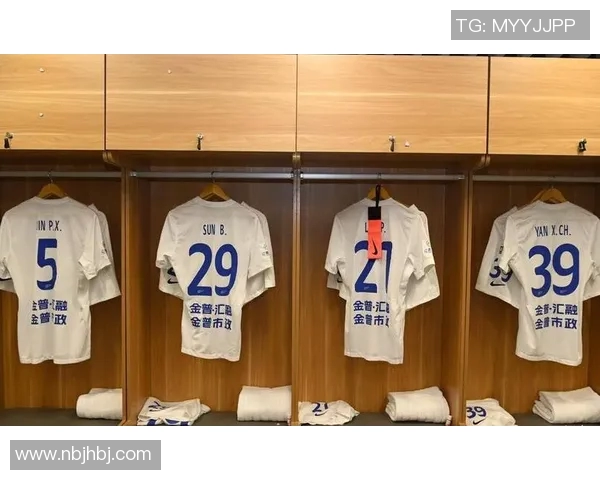 足球明星球衣号码揭秘各大球星穿着习惯与背后故事分析